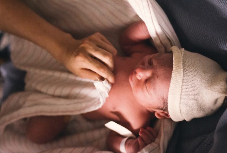 how to take care of the newbornbaby