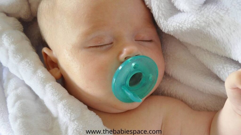 Newborn-sleep-with-pacifier