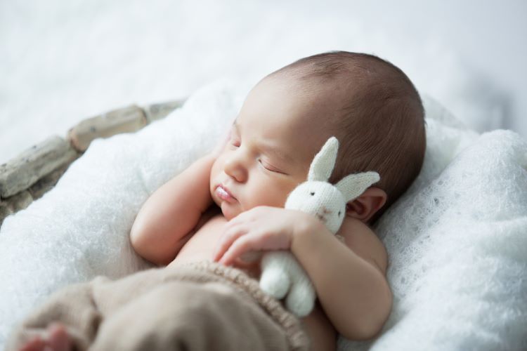How-Many-Hours-Should-A-Newborn-Sleep